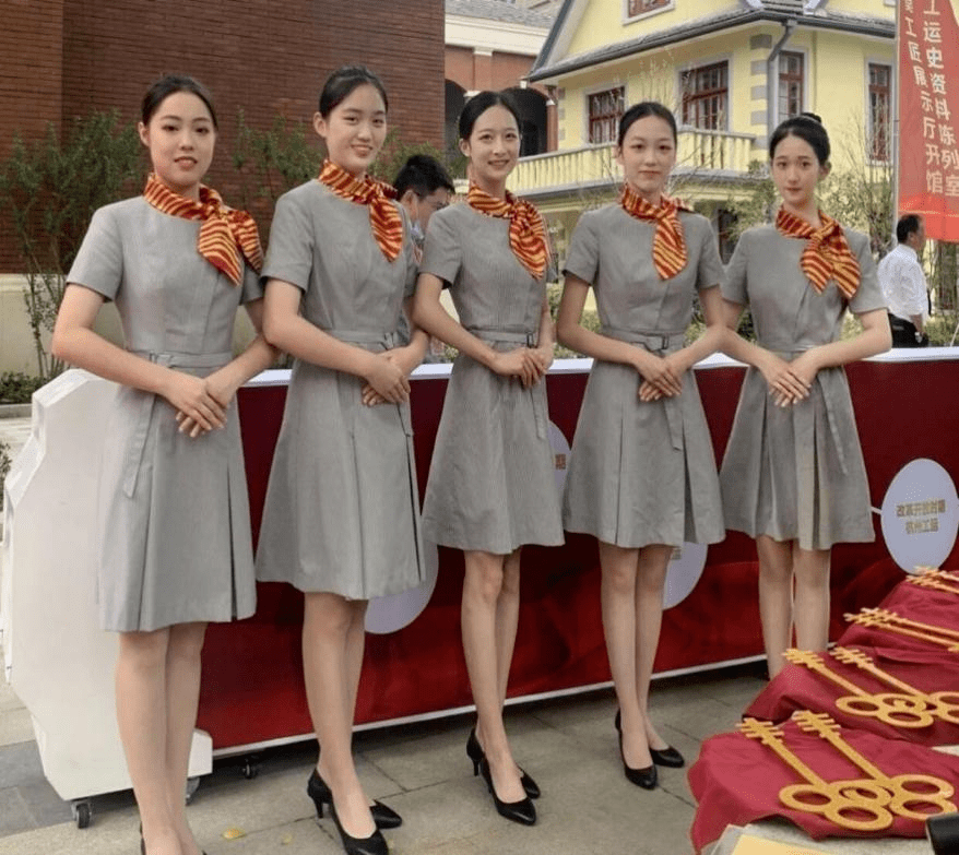 青春礼韵，茶香盛会——记我校学生光荣承担第七届中华茶奥会礼仪与会展服务